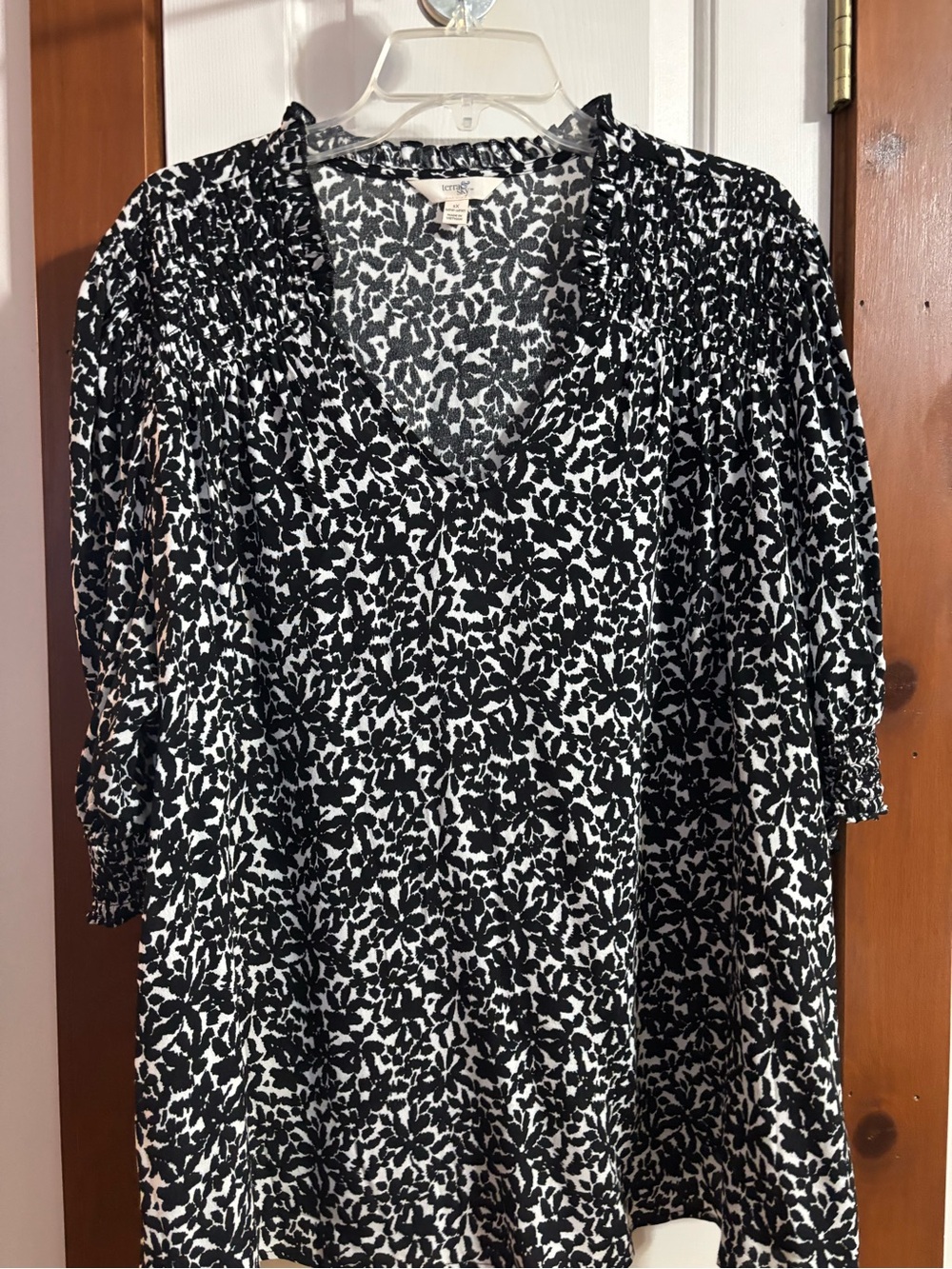 Terra & Sky Black and White Floral V-Neck Tunic